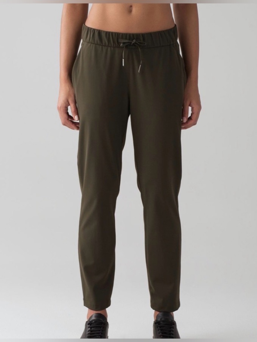 Lululemon On The Fly Pant *28"
Dark Olive (First Release) like new size 4